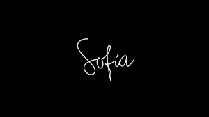 Sofía sarkany fue mamá por primera de félix, a quien presentó públicamente a través de sus redes la china suárez le dedicó unas palabras de amor a sofía sarkany tras haber traído a su primer hijo. Campana Sofia Sarkany A W 2014 Sarkany Moda Fashion Autumn Winter Invierno Sofia Campana Neon Signs