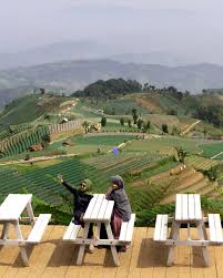 Melepas penat di telaga herang majalengka ensiklopedia indonesia / tempat wisata ini berjarak sekitar 23 kilometer dari pusat kota majalengka. Tempat Wisata Di Majalengka 19 Paling Populer Jangan Sampe Terlewat