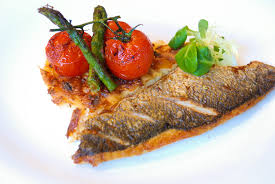 2 pesti lup de mare (sea wolf), 1 ceapa, 1 legatura patrunjel, 1 rosie, 1 lamiie, sare, piper, 4 cartofi. File De Biban De Mare Si Legume Pe Plancha Bonfood ReÈ›ete Speciale Pentru Oameni Speciali