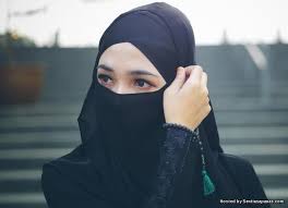 Ketika saya berkunjung kerumah ibu saya , ibu memeluk saya sambil menangis, saya heran. Kenapa Status Janda Selalu Di Pandang Hina Sentiasa Panas