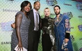 A pesar de las críticas por el argumento y la historia, la construcción de personajes es uno de los lados que más resaltan los fans del film. Descargar Fondos De Pantalla Escuadron Suicida Jared Leto Los Actores Premiere Cara Delevingne Will Smith Viola Davis Libre Imagenes Fondos De Descarga Gratuita