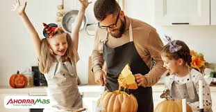 Tallar una calabaza es una de las actividades más divertidas para hacer en halloween, especialmente si hay niños en casa, pero hay que saber vaciarla bien para que el resultado sea perfecto. Que Hacer Con Los Restos De Tu Calabaza De Halloween Ahorramas