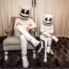 Easy marshmallow frosting recipe that is simple, so delicious and a perfect topping for just a few ingredients including marshmallow fluff, butter, vanilla, & powdered sugar. Love704 Kaufen Gunstig Dj Marshmello Maske Volle Gesicht Cosplay Kostum Carnaval Halloween Prop Latex Masken Kopfschmuck Zubehor Preise Online