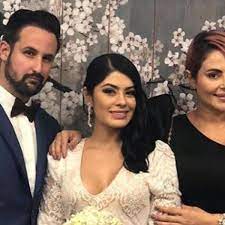 Su actual pareja es el actor y fotógrafo robi pachon, con el que tiene una relación muy larga de más de seis años. Estefania Gomez Y Giancarlo De Sousa De Companeros De Trabajo A Familia Estefania Gomez Giancarlo De Sousa Telenovelas Netflix Telemundo Series Tv Colombia Nnda Nnlt Fama Mag