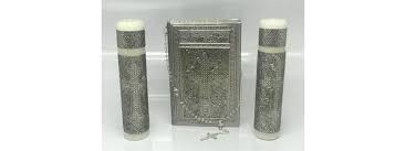 Pero, como dice la biblia, los verdaderos cristianos andamos por fe, no por vista (2 corintios 5:7). Cuanto Cuesta La Biblia Y El Rosario Para Una Boda