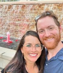 Lindsey Houck's Instagram, Twitter & Facebook