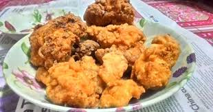 Bumbui ayam dengan garam dan lada hitam, lapisi dengan tepung kentang. Resepi Ayam Goreng Celup Tepung Mudah Lagi Rangup Sekejung Com