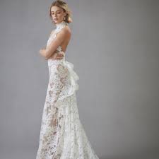Intricate floral appliques, the finest laces and embroidery, and glamorous feminine silhouettes, oscar de la renta wedding dresses are always so romantic, chic and luxurious. New Oscar De La Renta Wedding Dresses Plus Past Collections