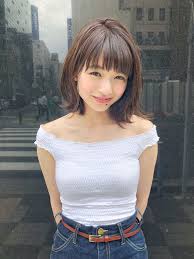 ゆるふわ肩はねグレージュミディアム 可愛くする事大好きです みほちゃん前髪カットカラーさせて 頂きました 肩にはねて可愛いナチュラルスタイル スタイリングも簡単で とにかく扱いやすい カラーは暗い中にも 透明感のある