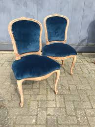 pin op gestoffeerde stoelen oud is nieuw