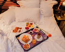 8 astuces pour rendre un homme (encore plus) amoureux. Top 10 Des Petites Attentions Romantiques Le Blog De Secret De Paris Hotel Spa