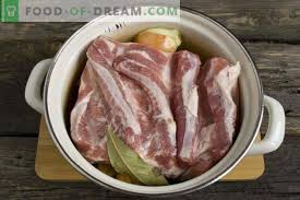La poitrine de dinde désossée est une viande très savoureuse. Poitrine De Porc Au Four