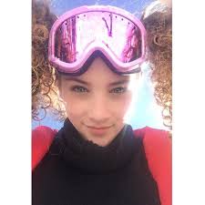 Does Sofie Dossi Have A Spine Yes Or No Answer Ski Day Sofie Dossi Bff Pictures Favorite Celebrities