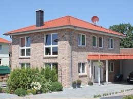 Stadtvilla Mit Hellem Klinker Und Rotem Dach Stadtvilla Villa Rotes Dach