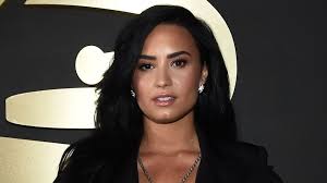 They were walked through a vip entrance, where lovato, sporting a new bob haircut, was seen dancing and twerking with her backup dancers. Demi Lovato Shows Off New Shorter Hairstyle Cbs San Francisco