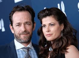 Cum a fost surprinsă logodnica lui Luke Perry la doar 4 zile de la moartea  actorului