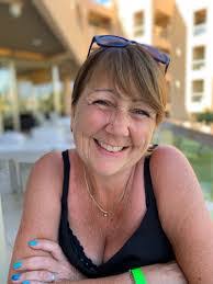 Angela Claus's Instagram, Twitter & Facebook