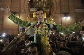 La capacidad de acero de Emilio de Justo estalla la Puerta Grande de Madrid  | Toros