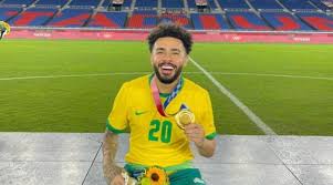 Claudinho играет с 2019 в ред булл брагантино (браган). K829i9gmiuxfpm