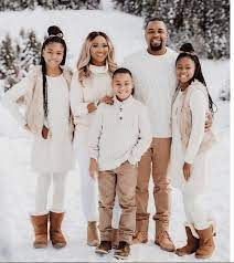 20 Black Family Holiday Photos Sure To Put You In The Holiday Spirit Family Christmas Pictures Outfits Family Photoshoot Outfits Family Portrait Outfits
