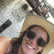 Kelly Lander's Instagram, Twitter & Facebook