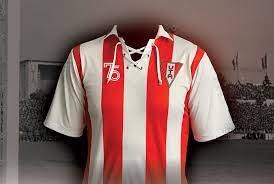 Încrezători, motivați și determinați sută la sută. Un Tricou Retro ReplicÄƒ A Primului Echipament Al Clubului Uta E Produsul Special Lansat De BÄƒtrana DoamnÄƒ La Aniversarea A 75 De Ani De La InfiinÈ›are Cum Poate Fi AchiziÈ›ionat Liga 2