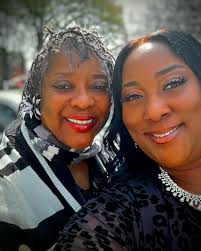 Had the opportunity to meet my celebrity twin!!! The beautiful Loretta  Devine ♥️♥️♥️ #happyresurrectionday✝️ #intherightplaceattherighttime #atl  #atlanta #singer #songwriter #gospel #gospelrnbmusic #vocalist #soprano  #love #life #plusizemodel