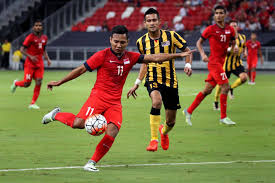 Bagi para pemain wajib untuk tahu kapan saat yang tepat untuk bertahan dan menyerang. Penyerang Muda Singapura Sahil Suhaimi Kejar Impian Epl Sertai Sesi Pemilihan Burnley