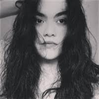 Traci Reyes's Instagram, Twitter & Facebook