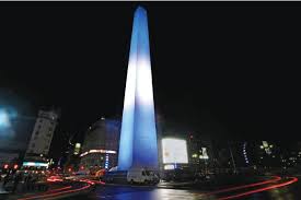 The obelisco de buenos aires, a symbol of the city, was founded in 1936 at the site where the argentine national flag was first planted in 1536. Obra Buenos Aires Late En El Obelisco Editores