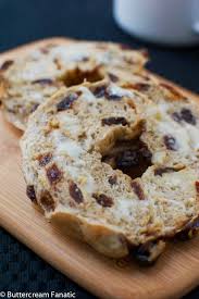 Homemade New York Style Cinnamon Raisin Bagels From Buttercreamfanatic Com Cinnamon Raisin Bagel Cinnamon Raisin Food