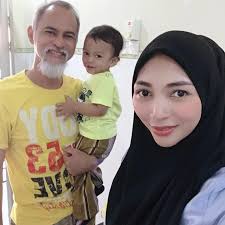 Raja aman shah bin raja baharom shah, 51 dikenali sebagai seorang pelakon yang mempunyai bakat besar. Reena Areena Siaran Facebook