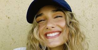 Brazilian actress, model and singer famous for her roles in films like 2009's the mystery of feiurinha and television shows like xuxa in imagination world. Sasha Meneghel Posa Em Cenario Paradisiaco E Ganha Elogios Parece Pintura
