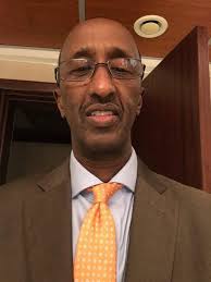 Hambalyo Wasiirka wasaarada Boostada iyo Isgaarsiinta Cabdi Sheikh Ahmed  Roble.