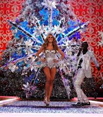 Heidi klum was born in bergisch gladbach, a small city near cologne, germany, in 1973. Heidi Seal Victoria Secret Fashion Show Fashion Show Victoria Secret Fashion