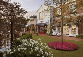 Photos Inside Main Street Happy Luxury Lifestyle Center Palisades Village Los Angeles Mall Palisades Cottage In The Woods