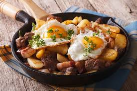 Perfekter Start In Den Tag Deftiges Bauernfruhstuck Mit Spiegelei Rezept Bauernfruhstuck Rezepte Lasagne Rezept Einfach