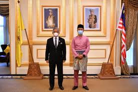 Agong disambut selaku ketua negara baharu di parlimen. Mengadap Kdymm Seri Paduka Baginda Yang Di Pertuan Agong