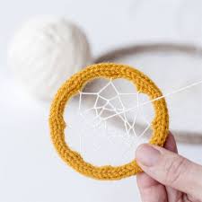 Como Hacer Un Atrapasuenos Paso A Paso Tutorial diy como hacer una pulsera atrapasuenos regalo facil y rapido. como hacer un atrapasuenos paso a paso