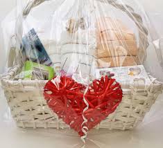 Falls du also noch „eine kleinigkeit dazu suchst, vielleicht zu einem geldgeschenk, oder überlegst, mit welcher aufmerksamkeit du deine lieben zum strahlen bringst, hier. Preissturz Geschenkkorb Hochzeit Hochzeitsgeschenk Mit Herz Geschenk Brautpaar Gutes Gunstiger