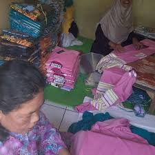 Menabung gaji 2 juta bukan nggak mungkin untuk bisa menabung sampai 500 ribu dengan gaji 2 juta tiap bulannya. Proses Buang Benang Konveksi Baju Anak Bandung Facebook