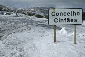 Fique com (algumas) imagens que contam a história meteorológica do dia de hoje, publicadas na página especializada ' meteo trás os montes': Neve Obriga Ao Corte Da Estrada Entre Castro Daire E Cinfaes