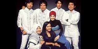 Aku tak ingin kau menangis bersedih sudahi airmata darimu yang aku ingin arti hadir diriku kan menghapus dukamu sayang. Baik Baik Sayang Kesetiaan Cinta Dalam Batas Agama Kapanlagi Com