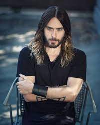 While women are always told they should try a pixie cut or long locks at least once in their lives, many men wind up just sticking to the same hairdo forever. 30 Most Famous Male Actors Singers With Long Hair Cool Men S Hair