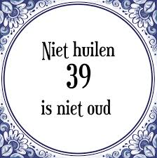 Bol Com Verjaardag Tegeltje Met Spreuk 39 Jaar Niet Huilen 39 Is Niet Oud Cadeau