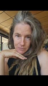 Weave a thread , Pick it up, pass it through , Follow my gaze , All eyes