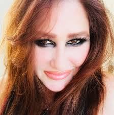 I've always been #TeamTiffany ! ❤️ Check out Totally 80s Podcast with  Lyndsey Parker as we talk all thing Teen Idols ! We had way too much fun so  stay tuned for