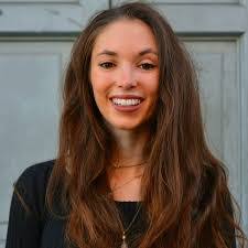 Sara Alba's Instagram, Twitter & Facebook