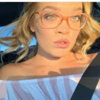 Laura Kush's Instagram, Twitter & Facebook