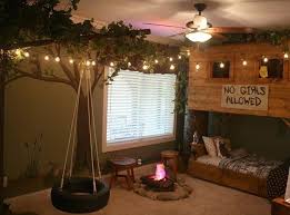 17 Awesome Treehouse Ideas For You And The Kids Themed Kids Room Tree House Bedroom Tree House Interior